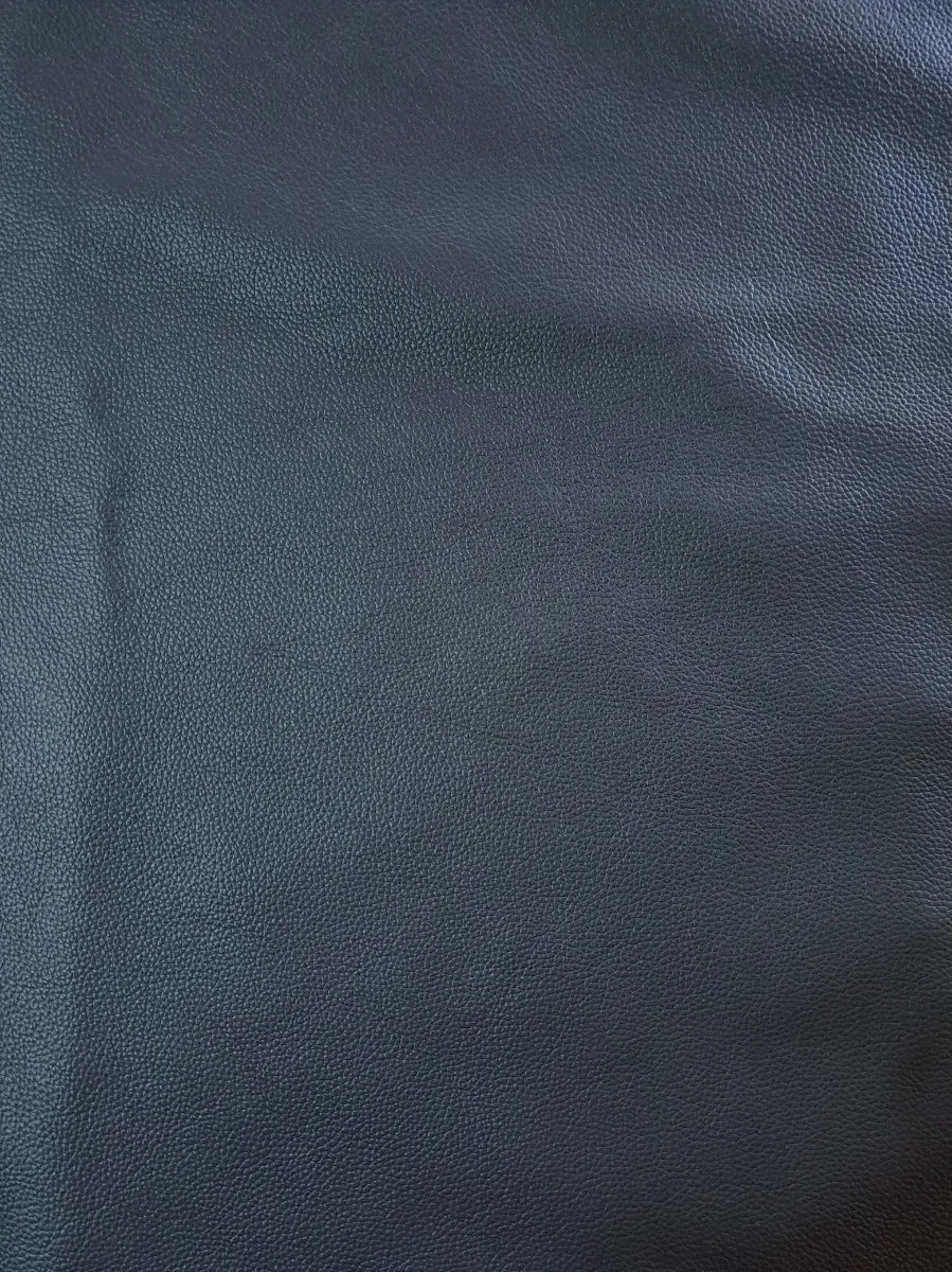 Poltrona Charles Eames Com Puff - Couro Legítimo Preto