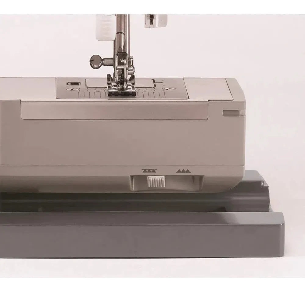 Máquina de costura reta Singer Facilita Pro 4423 portátil - cinza